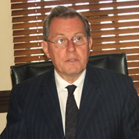 Gates questions Aust travel restrictions