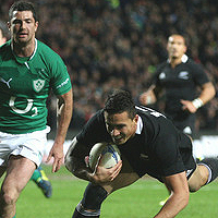 All Blacks thrashes Ireland