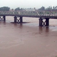 Police monitor water levels at Rewa River