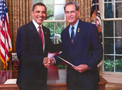 Thompson presents credentials to Obama