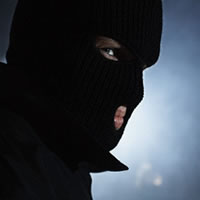 Police look for alleged robbers