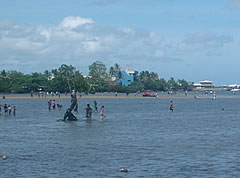 Thousands Flock To The Beach