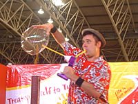 Bubble Man Whoos Showcase Crowds