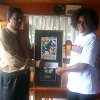 Rishikul Receives Tadra Kahani Cheque