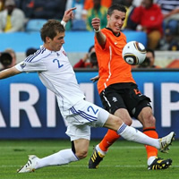 Netherlands advance through